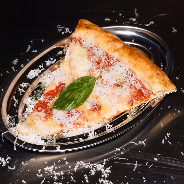 Margherita - Pizza estilo neoyorquino en Not From Italy Slice Club