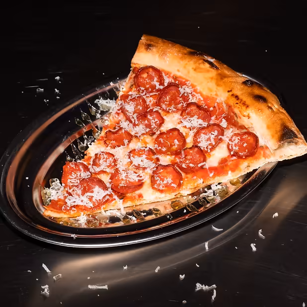 Pepperoni - Pizza estilo neoyorquino en Not From Italy Slice Club